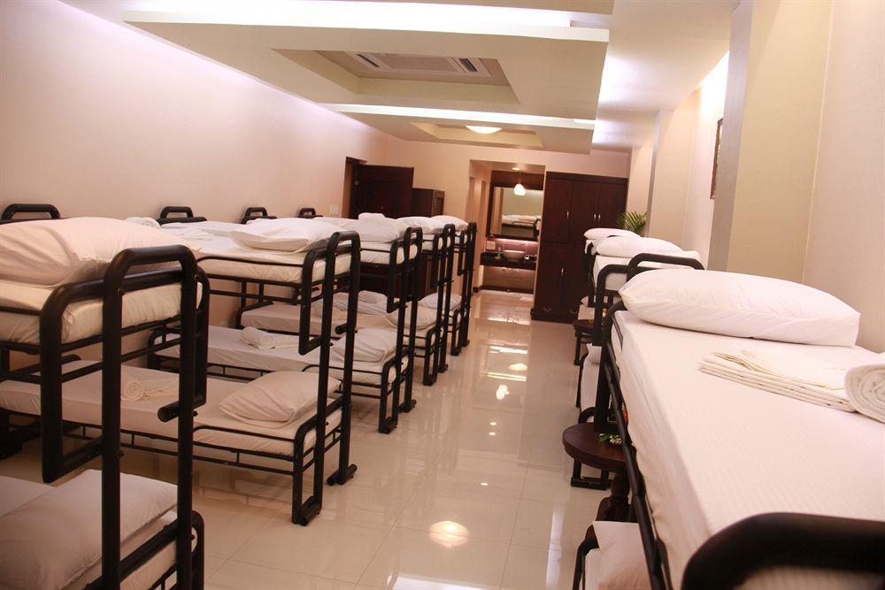 OYO 159 San Remigio Pensionne Suites Cebu Extérieur photo