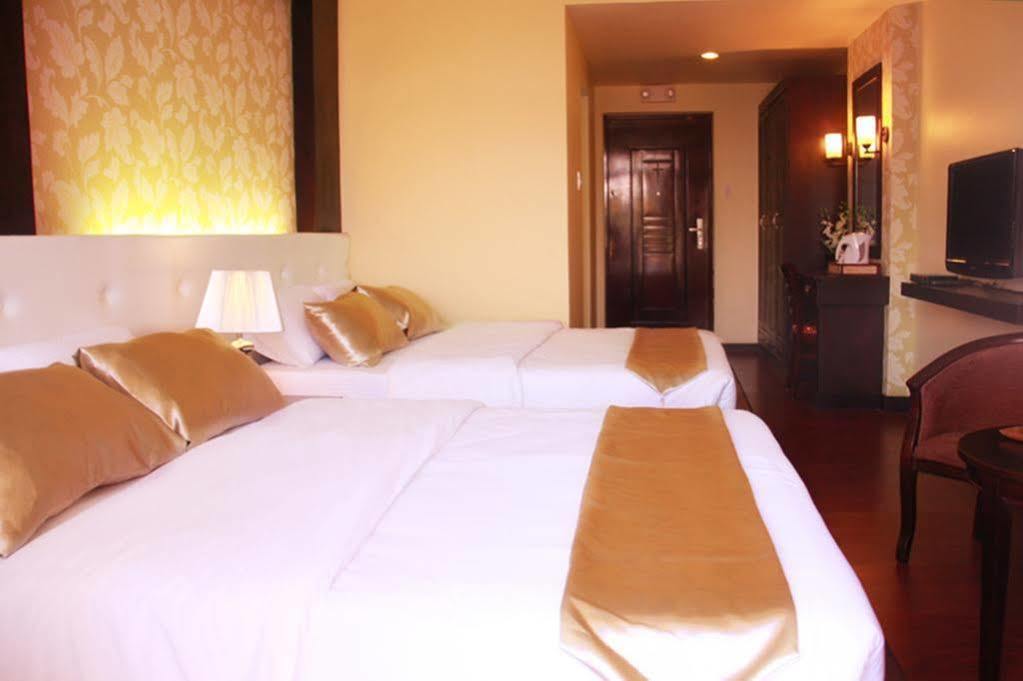 OYO 159 San Remigio Pensionne Suites Cebu Extérieur photo