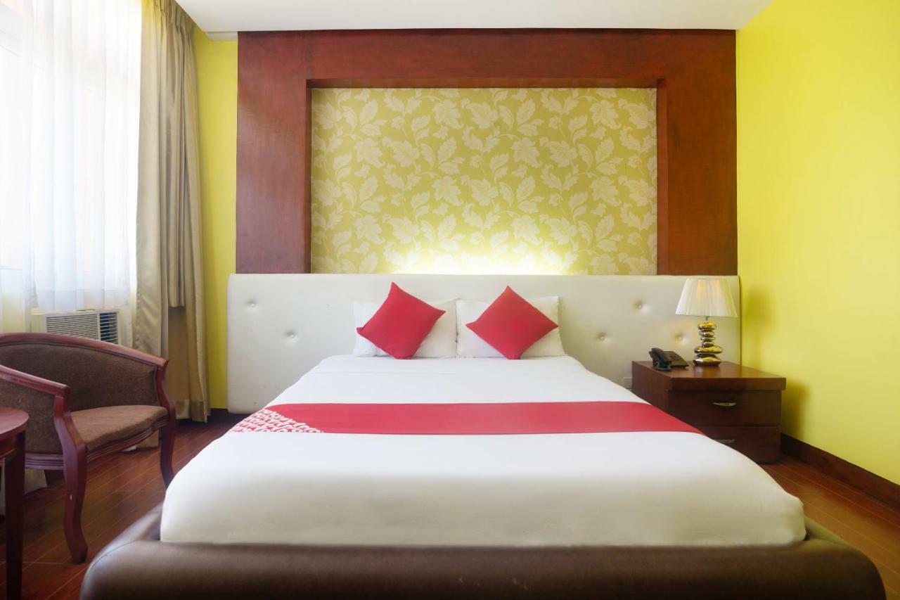 OYO 159 San Remigio Pensionne Suites Cebu Extérieur photo