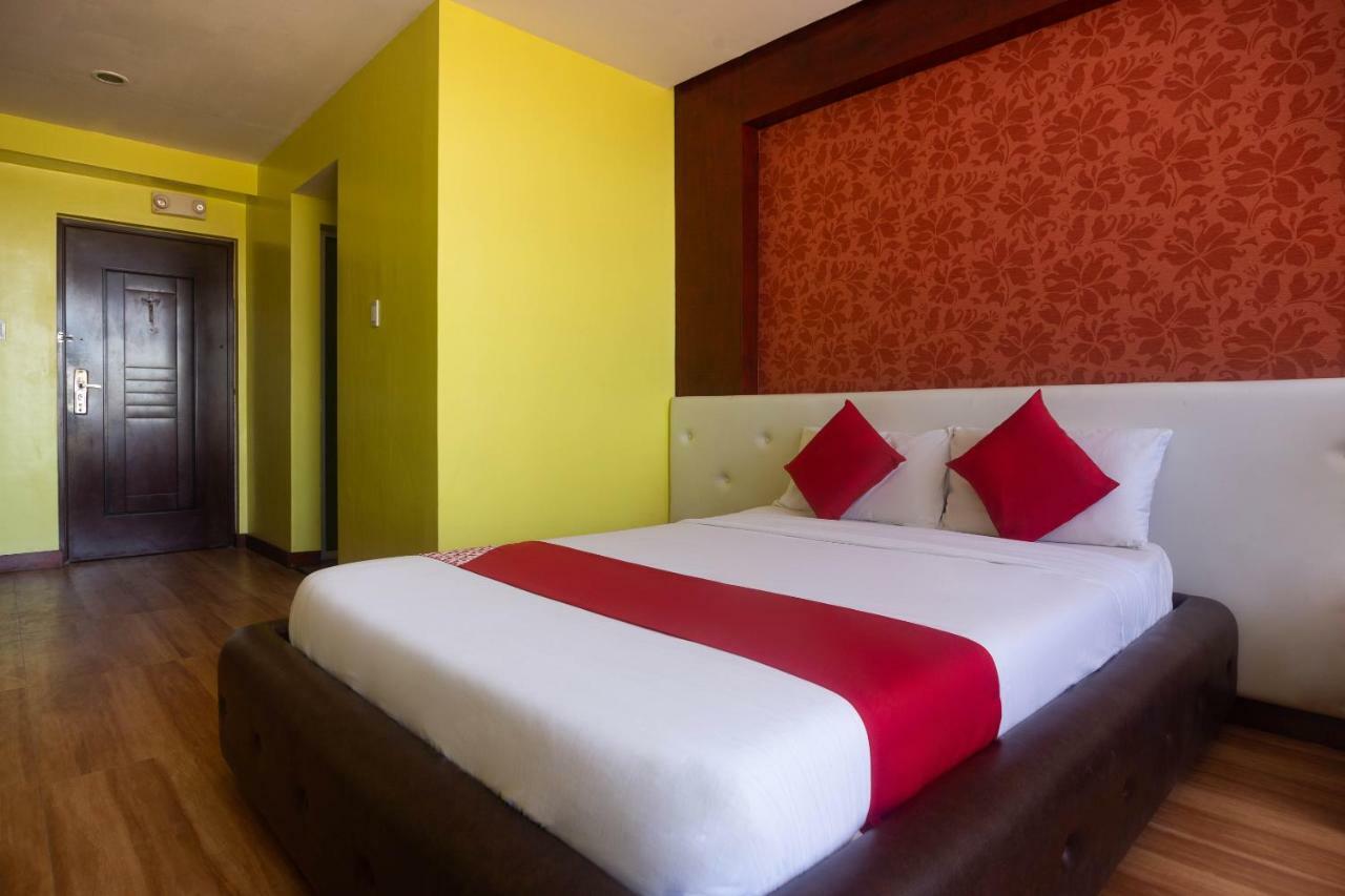OYO 159 San Remigio Pensionne Suites Cebu Extérieur photo