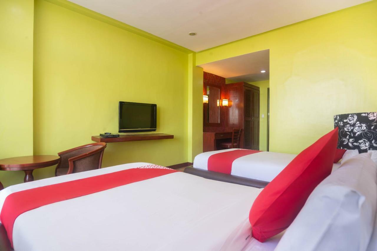 OYO 159 San Remigio Pensionne Suites Cebu Extérieur photo