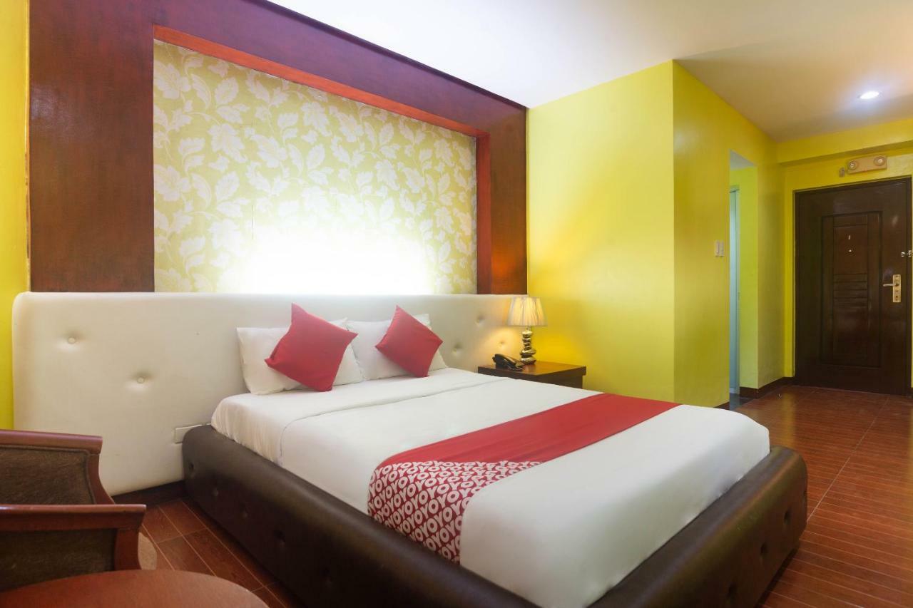 OYO 159 San Remigio Pensionne Suites Cebu Extérieur photo